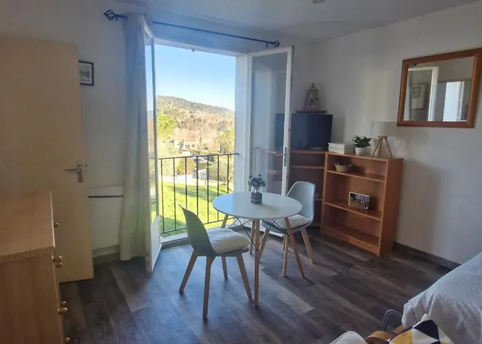 A 10min A Pieds Des Cures